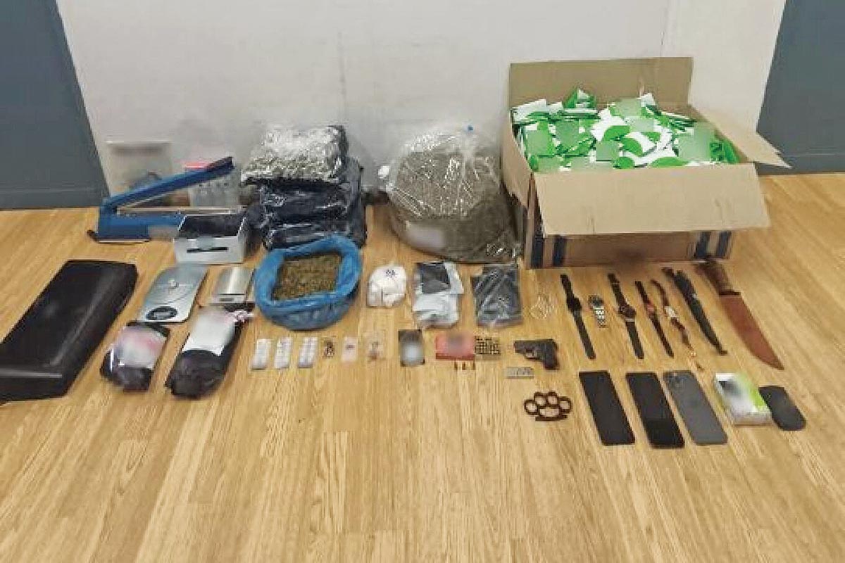 Χειροπέδες σε ομογενή για εμπορία ναρκωτικών