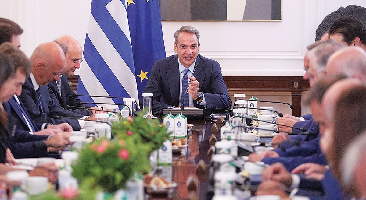 Σκληρή γλώσσα από το Politico κατά της κυβέρνησης για τη Δικαιοσύνη