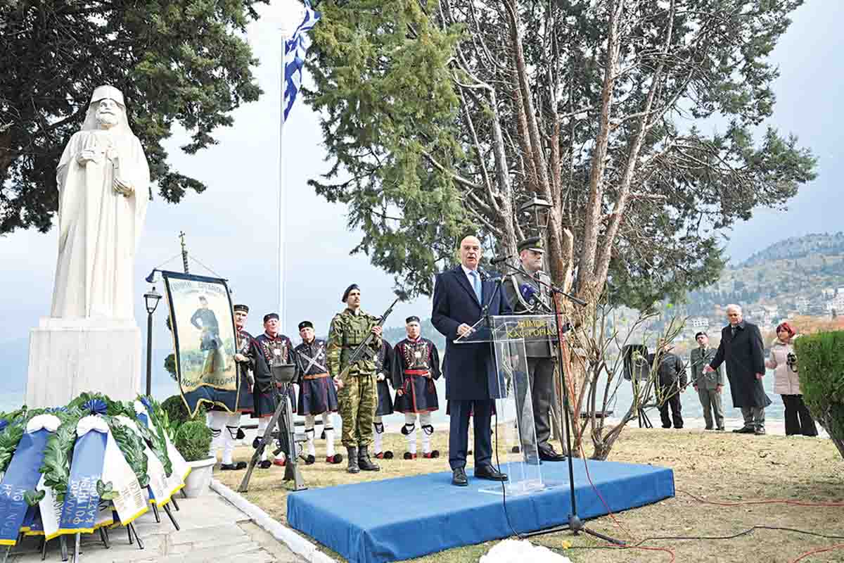 «Η εθνική ταυτότητα ενώνει τους Ελληνες»