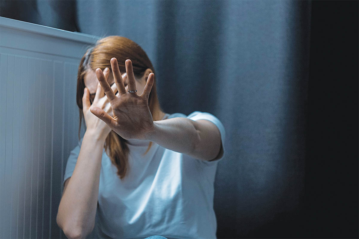 51 γυναίκες την ημέρα πέφτουν θύματα ενδοοικογενειακής βίας
