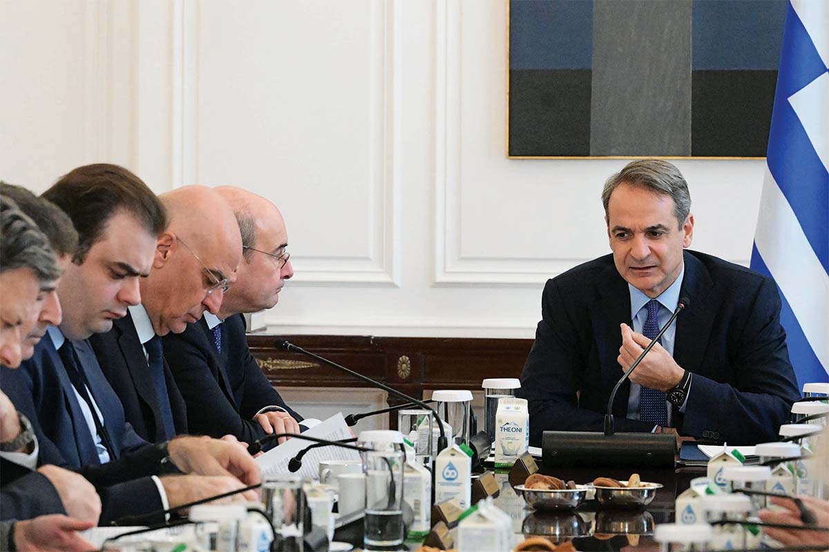 Παραμύθια Μητσοτάκη για λιγότερους φόρους