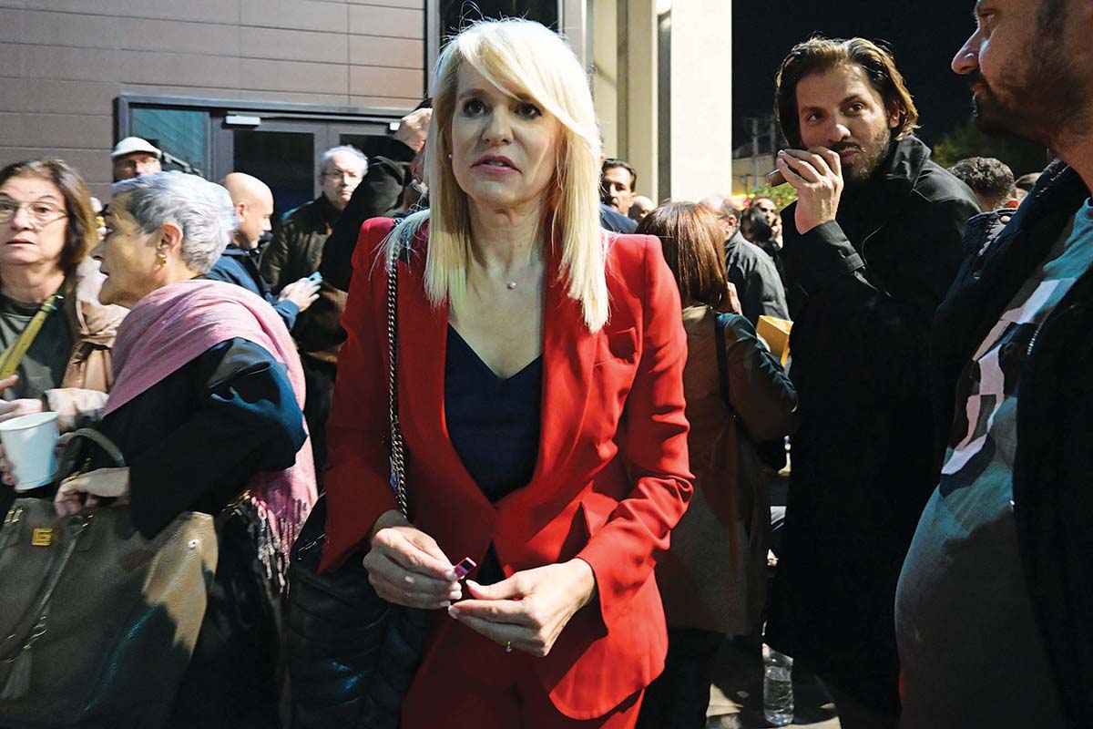Η Τζάκρη εκβιάζει τη διαγραφή της για να γλιτώσει τη «μομφή»