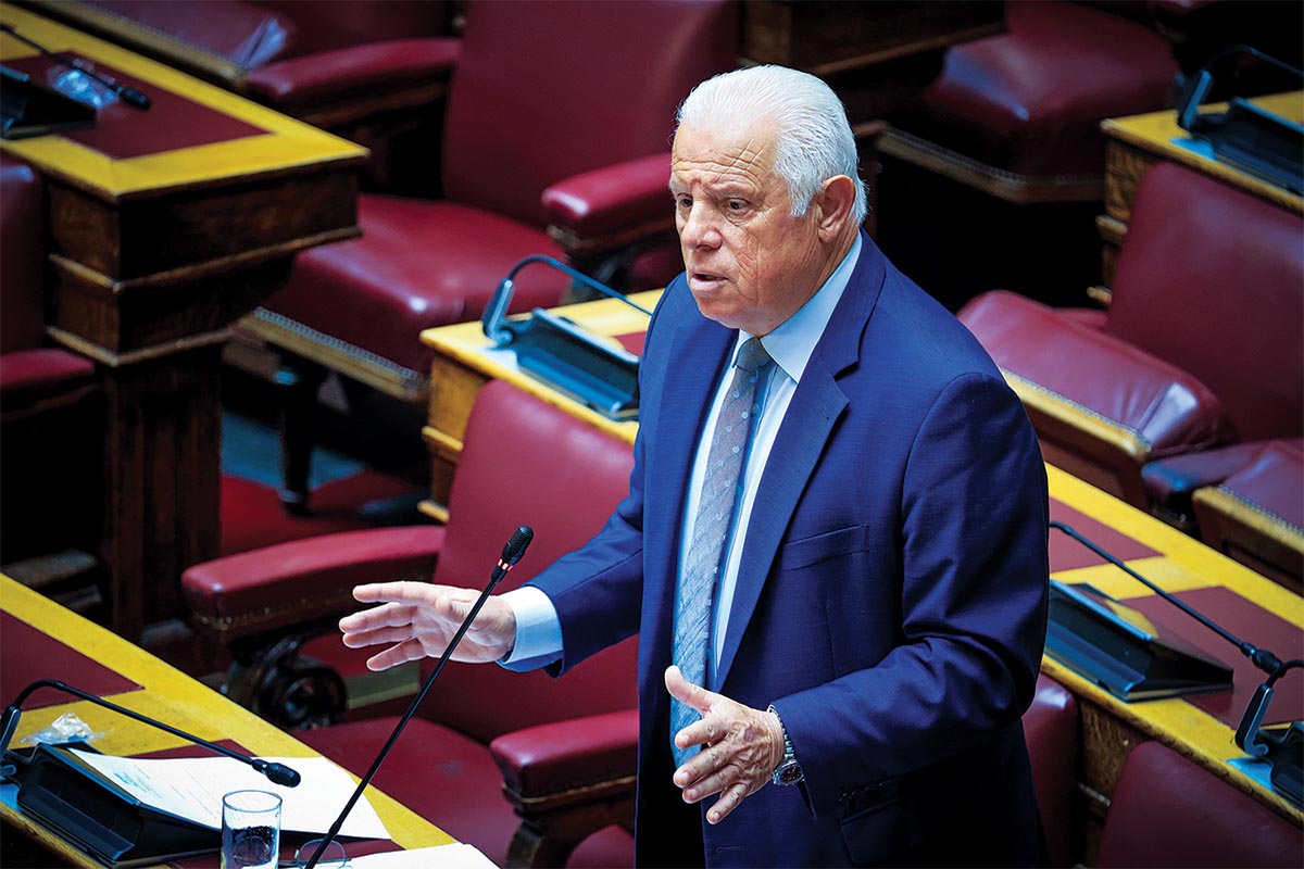 Ο Γ. Βλάχος συνεχίζει το πρέσινγκ, με αιχμηρή ερώτηση για την ακρίβεια