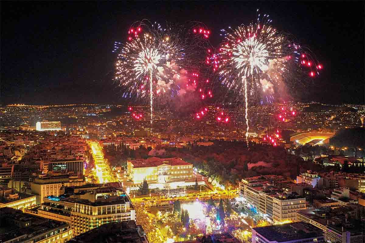 «Στα δύο» ο ερχομός του νέου έτους