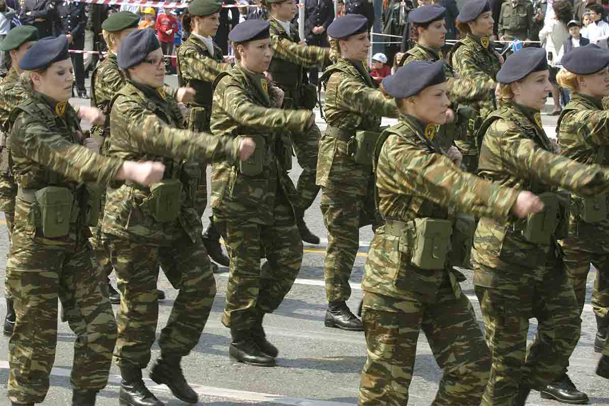 Υπ. Αμυνας: Γυναίκες στην Εθνοφυλακή!