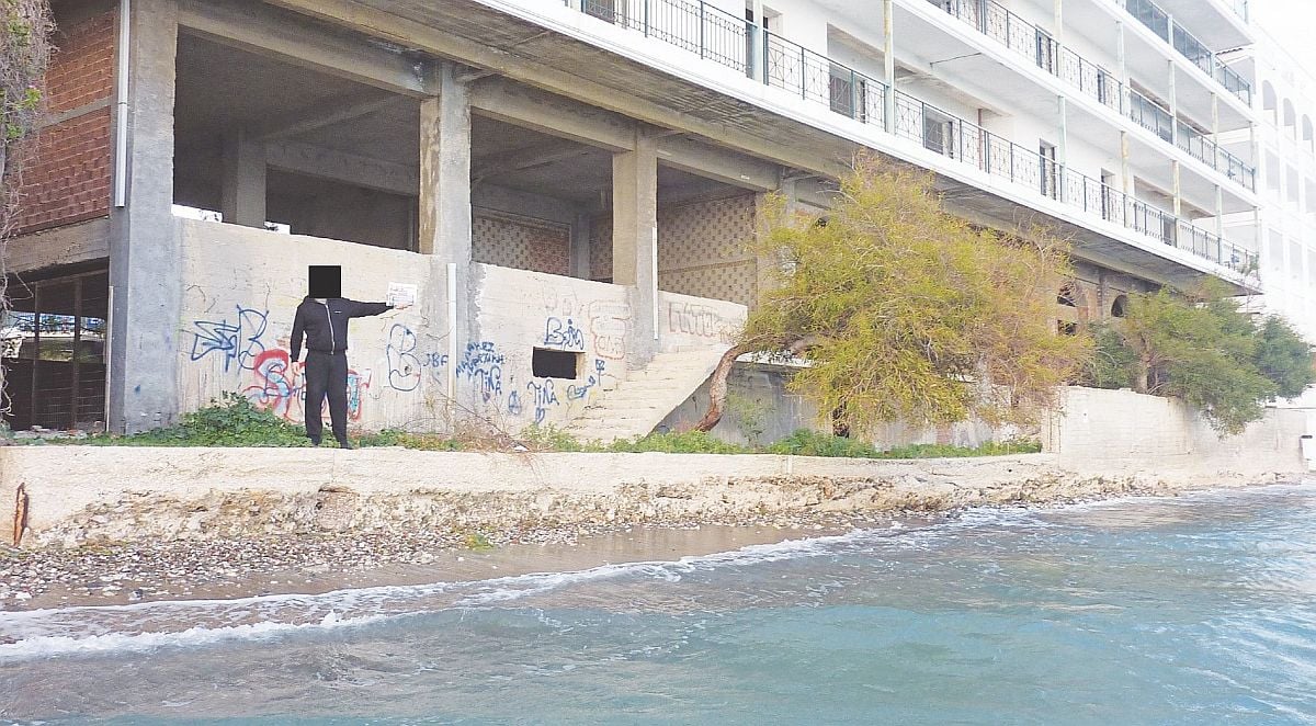 Τολό: Έχτισαν στο κύμα με τα θεμέλια πάνω σε ρέμα!
