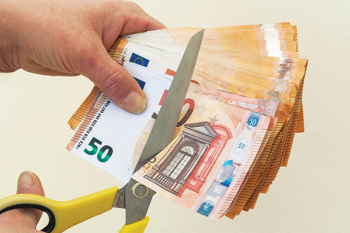 Πώς να «κουρέψετε» πρόστιμα της Εφορίας έως 50%