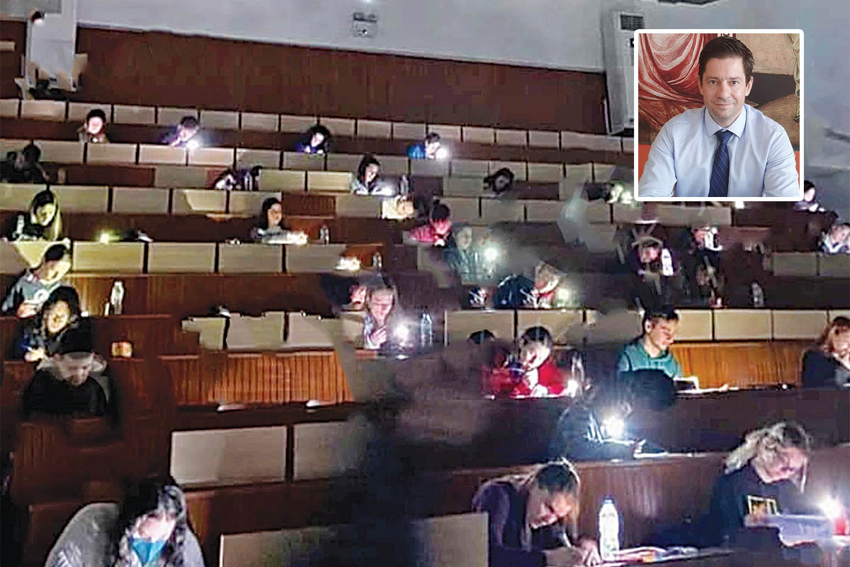 Μάθημα στο σκοτάδι κάνουν στο ΕΚΠΑ
