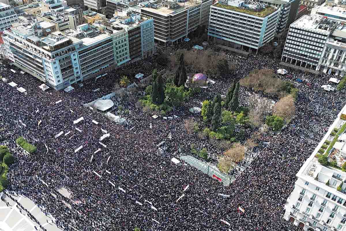 Τέμπη: Τρόμαξε την κυβέρνηση η λαοθάλασσα!