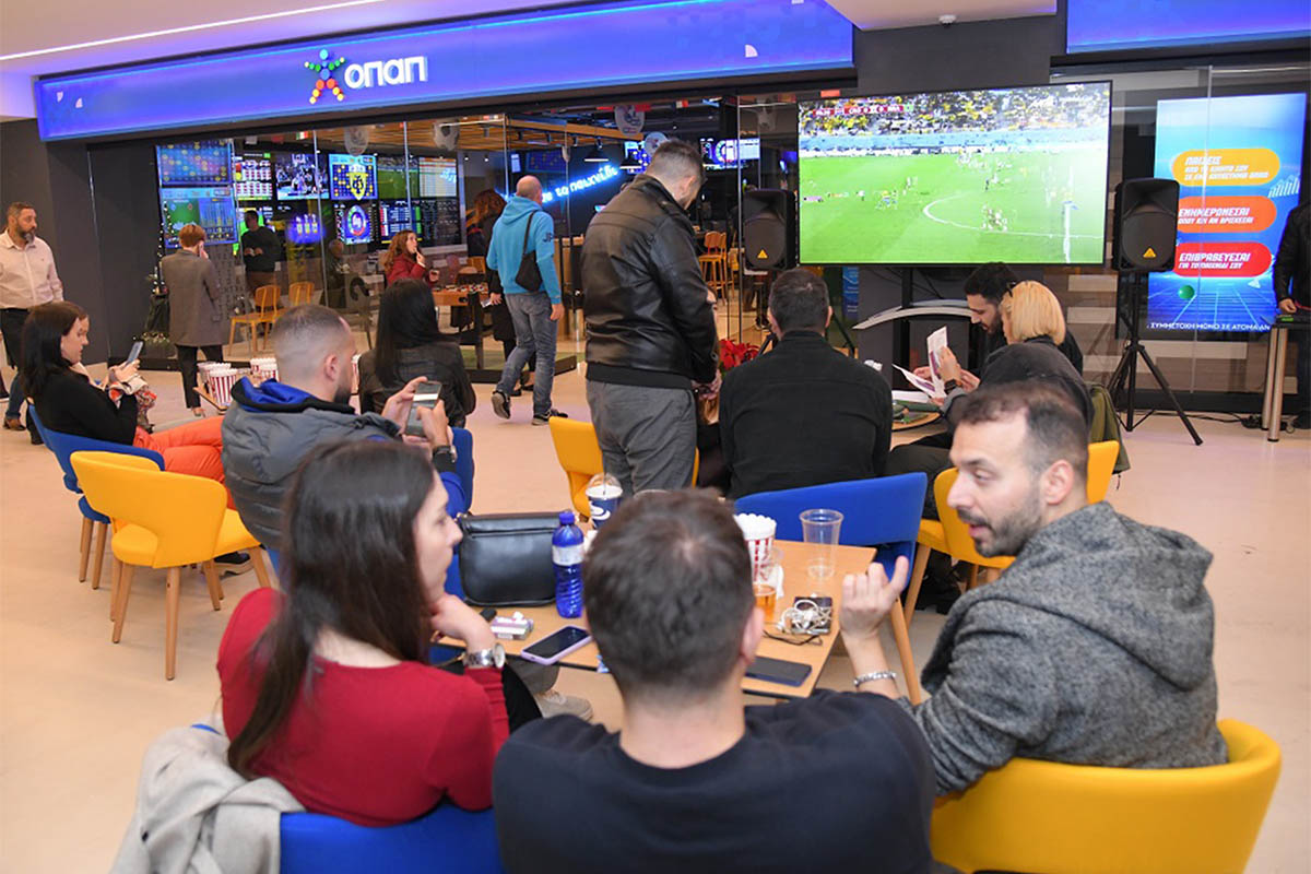 Η καλύτερη θέση για τα ποδοσφαιρικά ντέρμπι βρίσκεται σε ένα κατάστημα ΟΠΑΠ