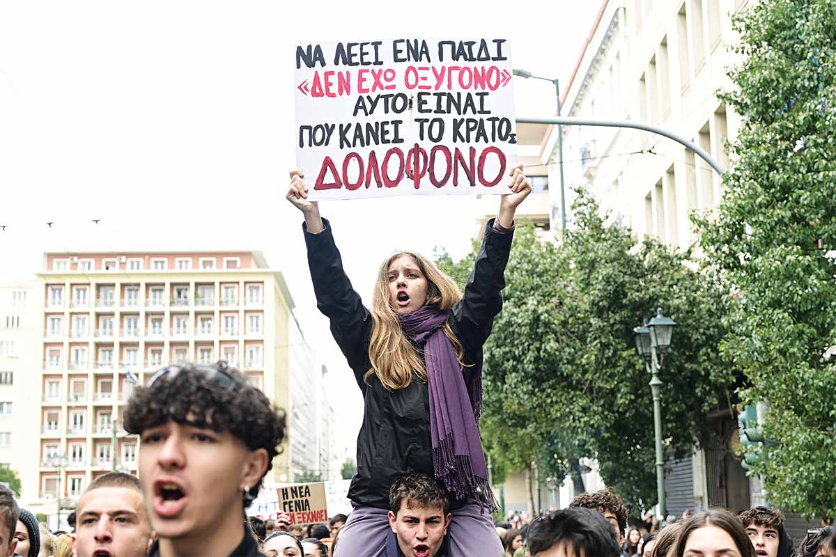 Η ελληνική κοινωνία ζητεί οξυγόνο και απαιτεί την αλήθεια