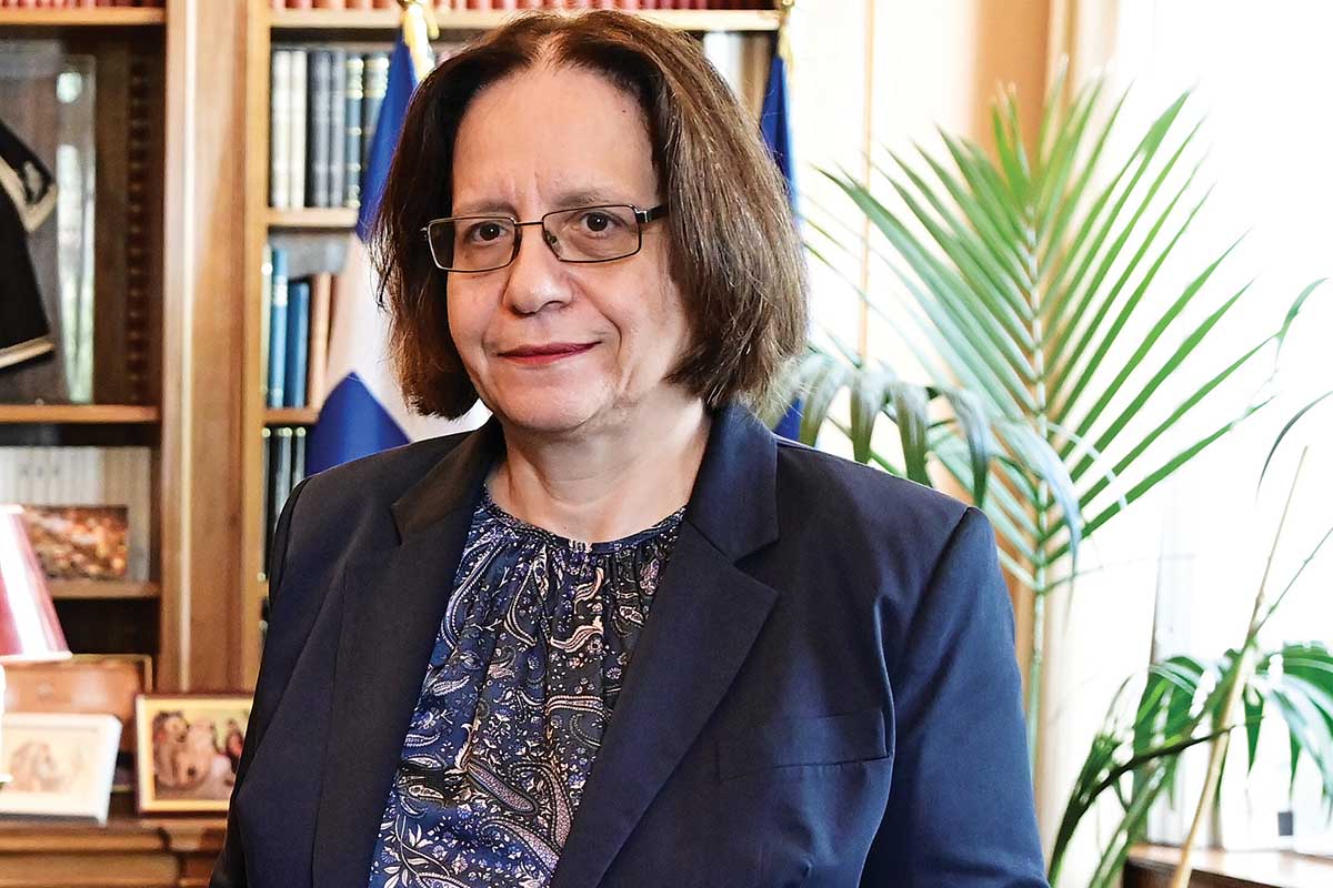 Ωμή παρέμβαση Αδειλίνη με τη μάνα Καλογήρου!