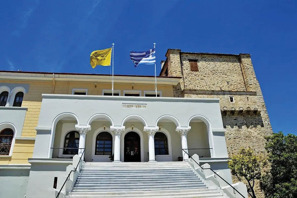 Επίθεση με πέτρες στο διοικητήριο του Αγίου Ορους