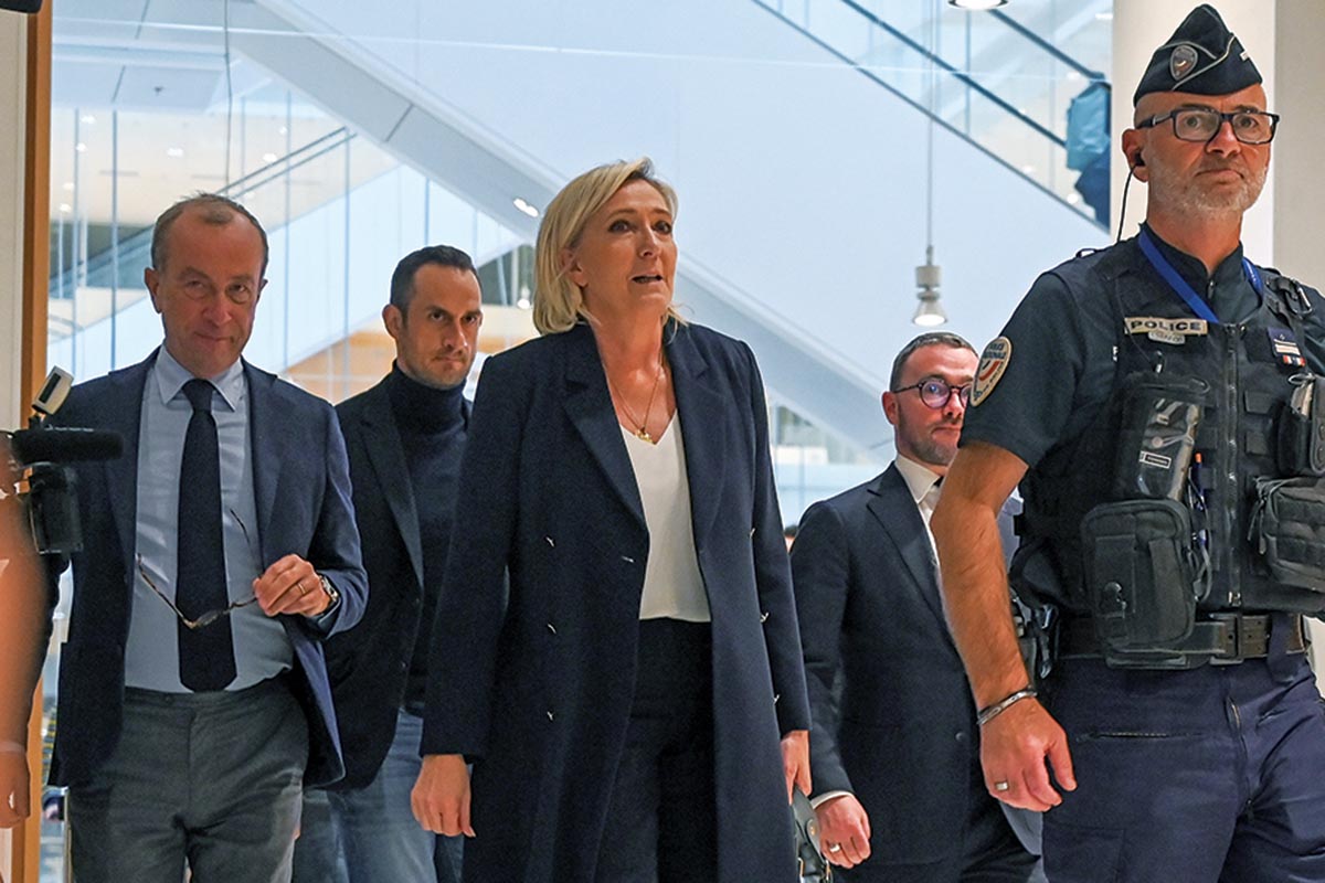 «Πολιτική εκτέλεση» η δικαστική απόφαση για τη Μαρίν Λεπέν