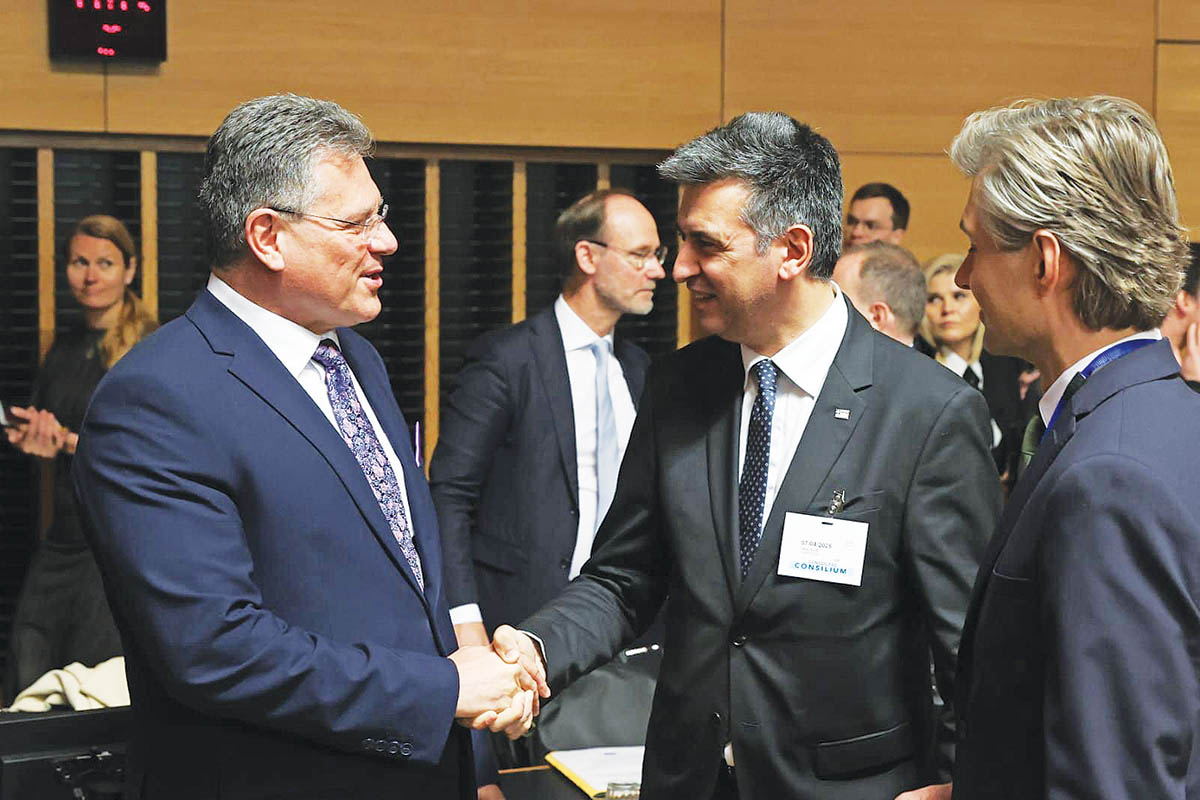 Η Ε.Ε. προκρίνει τη διπλωματία αντί των δασμών