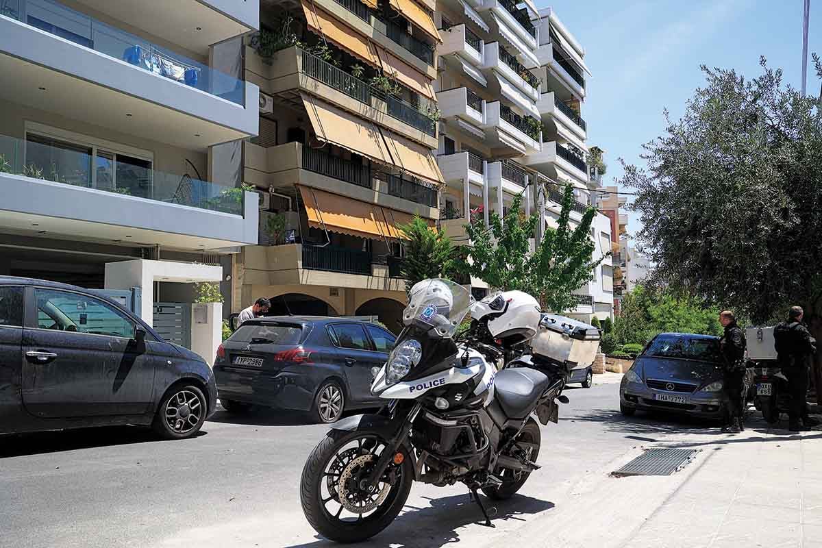 Σκότωσε με μία μαχαιριά στον λαιμό τον τοξικομανή γιο του