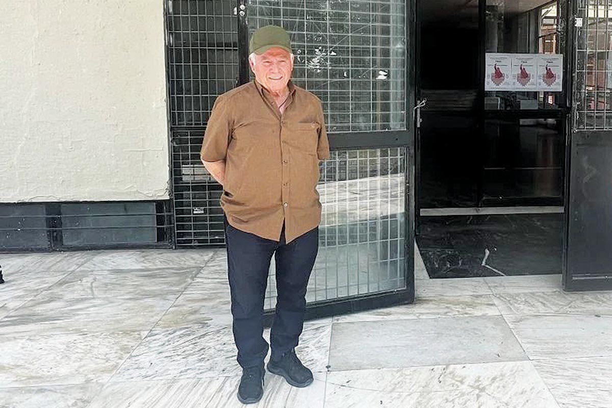 Μήνυμα ζωής: Φοιτητής Πολυτεχνείου ετών 80!