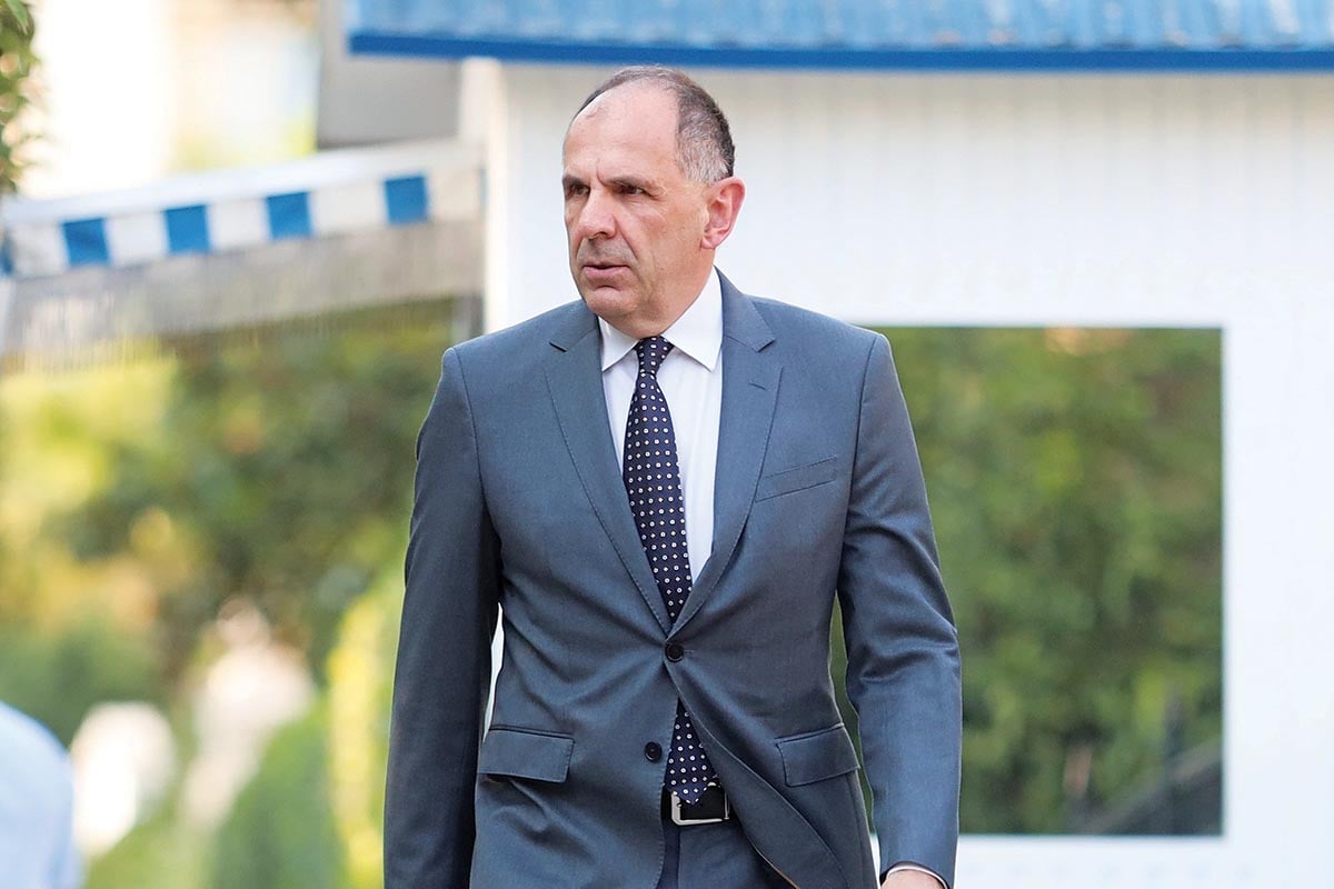 Χειμάρρα: Κατεδάφισαν παραλιακά καταστήματα