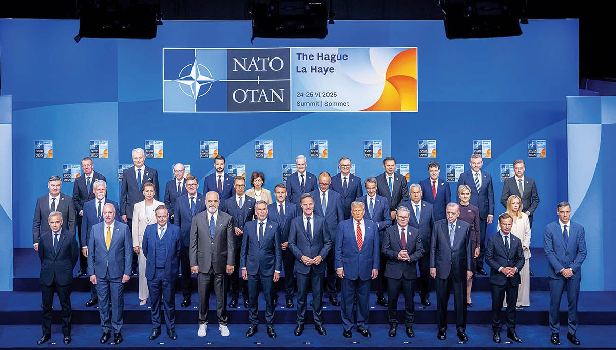 Γύρος του  θριάμβου για τον Τραμπ στη Χάγη!