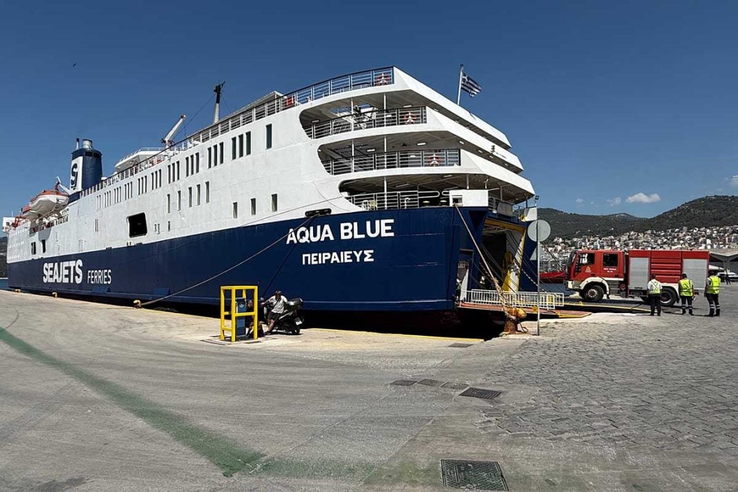 H SEAJETS διέθεσε χωρίς αμοιβή δύο επιπλέον πλοία της για να μεταφέρουν ισχυρές πυροσβεστικές δυνάμεις στη Χίο