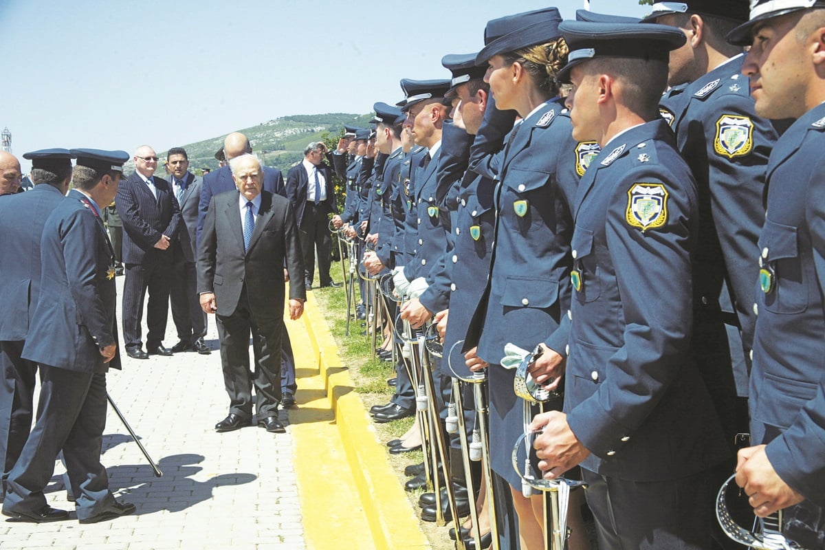 Ζητούν πίσω μεγάλα ποσά από τους απόστρατους