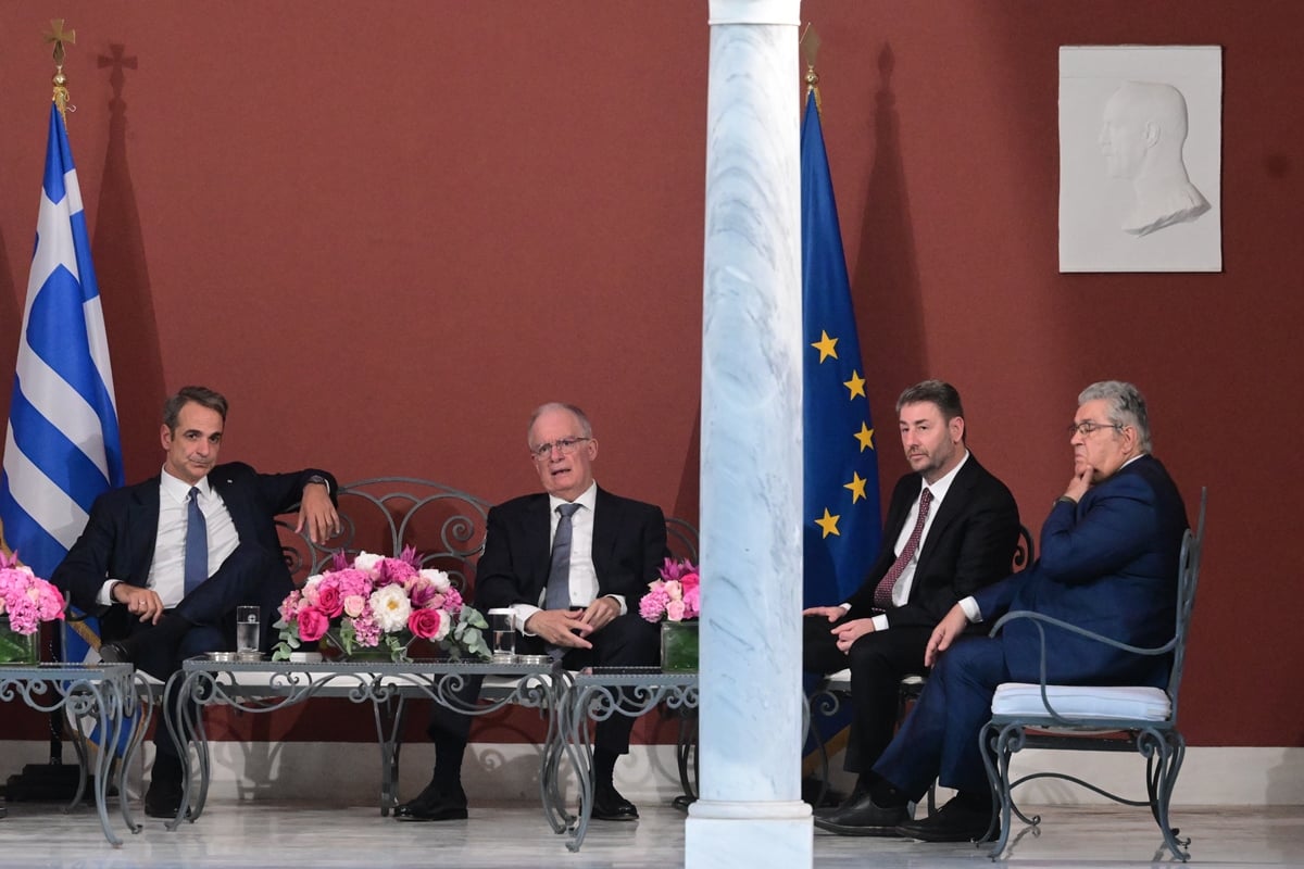 Με ηχηρές απουσίες και πολωμένο κλίμα