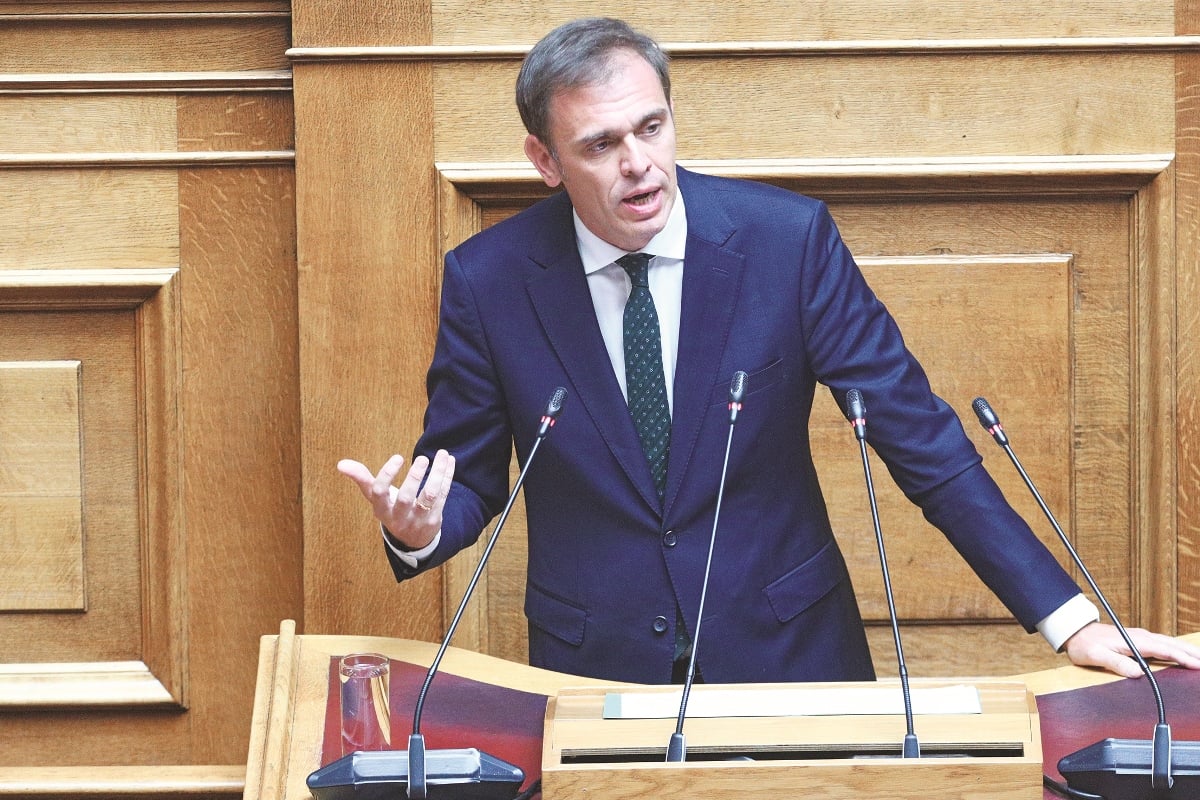 Για επικίνδυνη πολυγλωσσία μιλά η αντιπολίτευση και ζητά εξηγήσεις