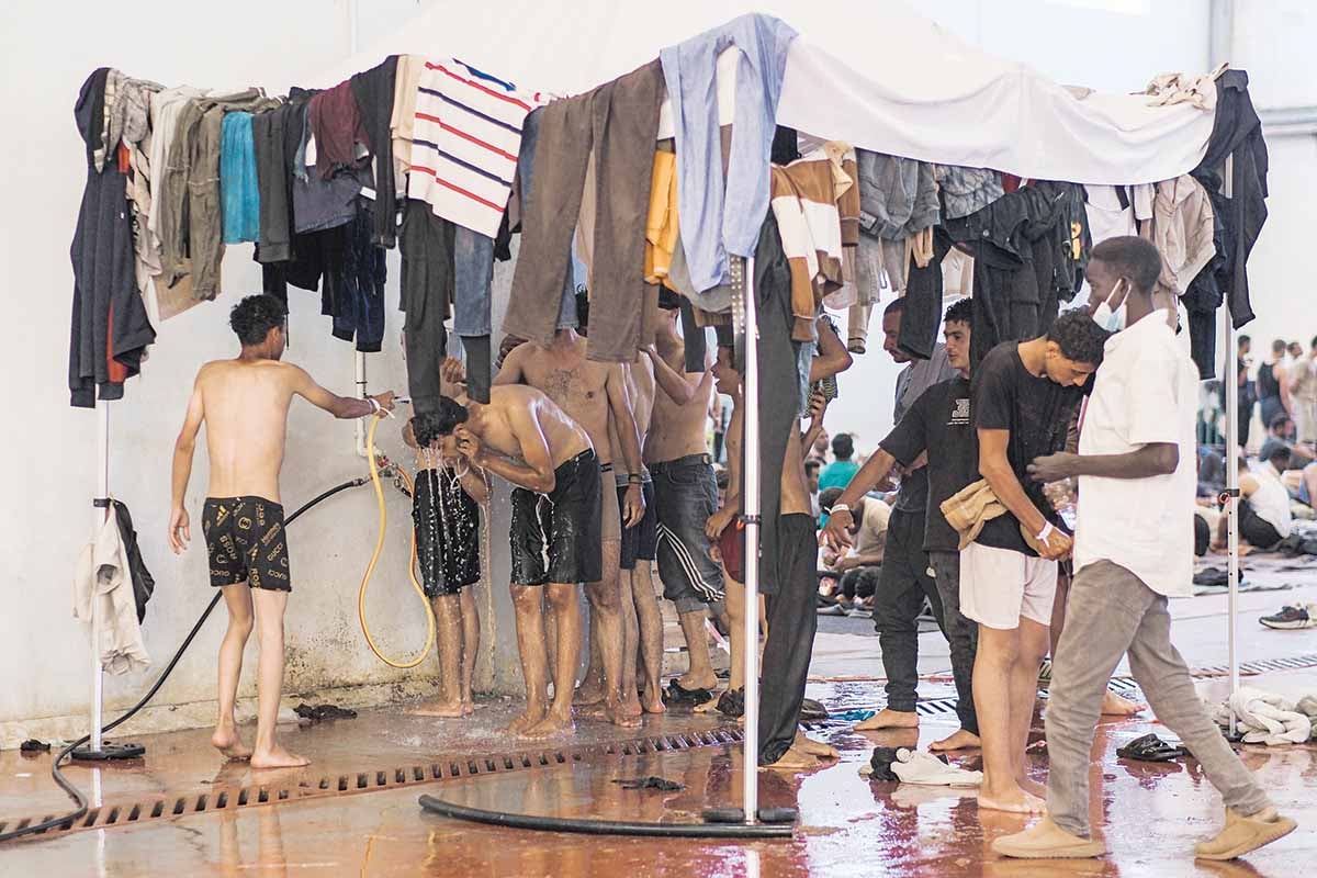 Σε αναβρασμό η Κρήτη από τις καραβιές μεταναστών!