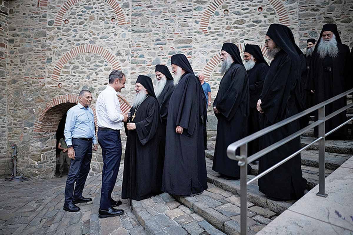 Πώς ο Μητσοτάκης δίχασε το Αγιον Ορος