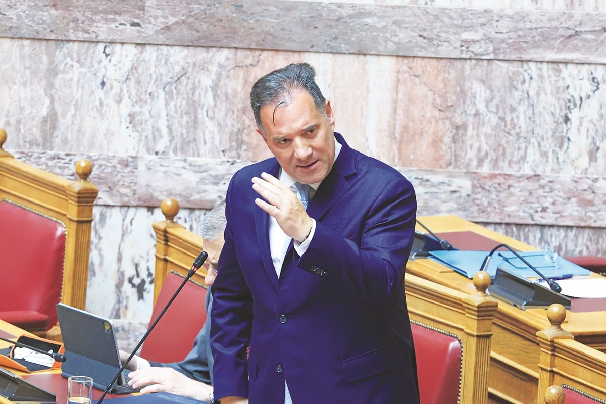 Έτοιμος για το Δελφινάριο – Ο Γεωργιάδης απέτυχε ως υπουργός, αλλά διαπρέπει σαν κωμικός στα καλοκαιρινά πάνελ