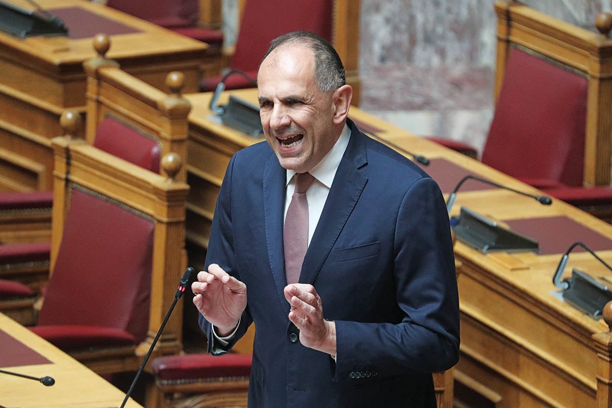 Γιώργος Γεραπετρίτης: Δεν έχει ανάστημα για να το ορθώσει