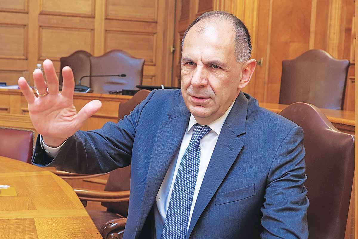 Γεραπετρίτης εκτός τόπου και χρόνου!