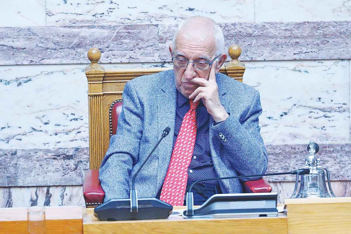 Λεφτά για τους υπαλλήλους της Βουλής υπάρχουν