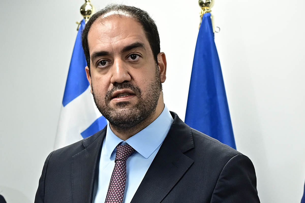 O Κεφαλογιάννης πανηγυρίζει για τις φωτιές την ώρα που η Ελλάδα καίγεται