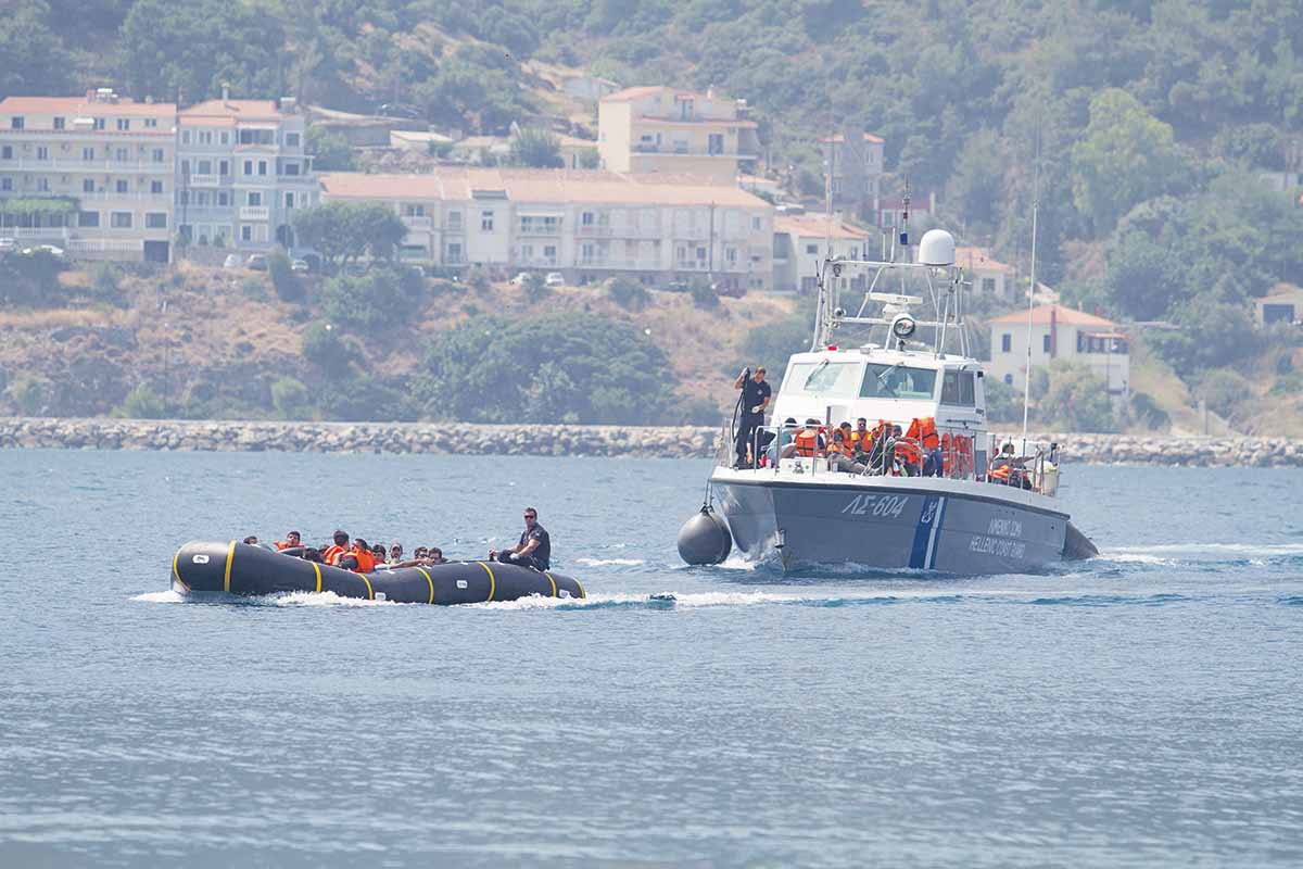 Φυλακή ή επιστροφή για λαθρομετανάστες