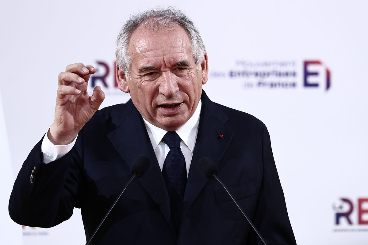 Φρανσουά Μπαϊρού: Χάος αλά γαλλικά με…  μπαμπούλα το ΔΝΤ