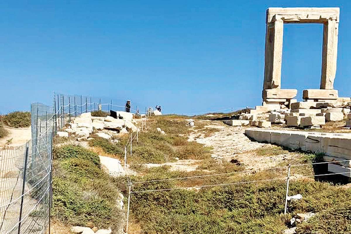 Οργή στη Νάξο για το συρματόπλεγμα