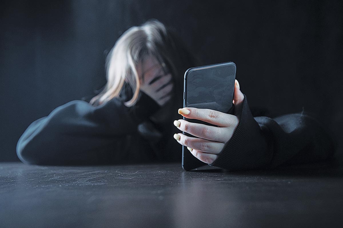 Τις απειλούσε για να κάνουν «ροζ» βίντεο