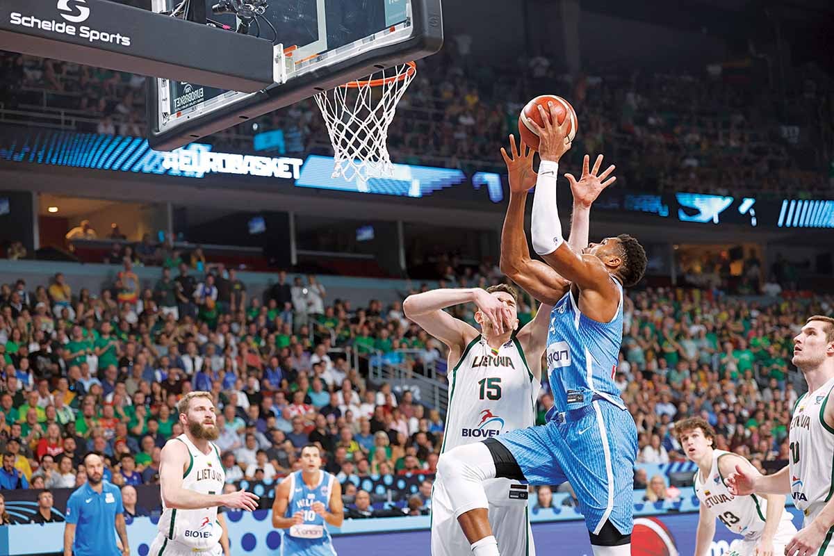 Η Ελλάδα νίκησε τη Λιθουανία 87-76 και έβαλε  πλώρη για μετάλλιο