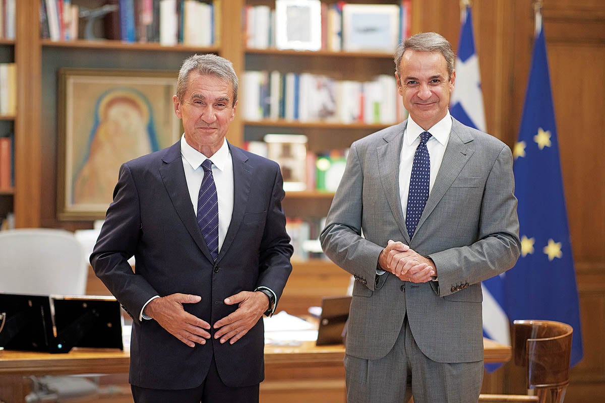 Πέρασαν και επίσημα βέρες Μητσοτάκης και Λοβέρδος