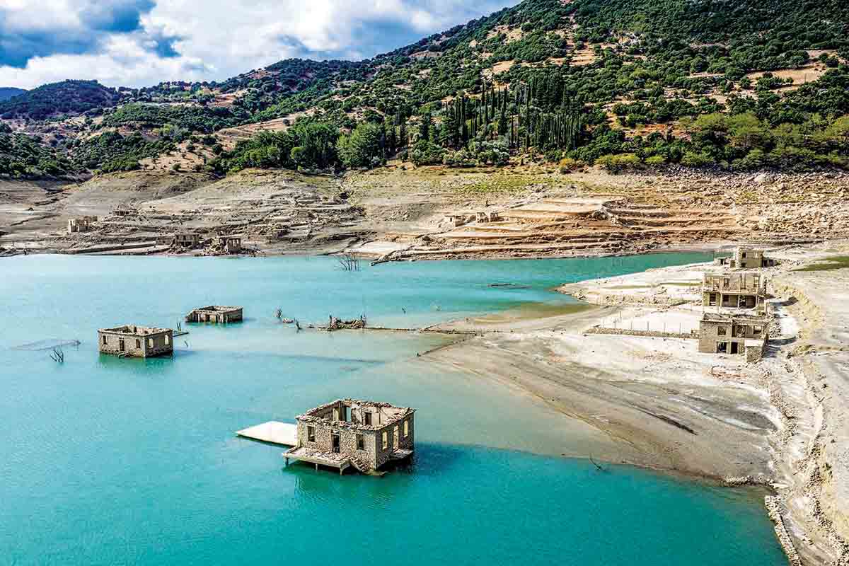 «Στραγγίζει» η τεχνητή λίμνη του Μόρνου