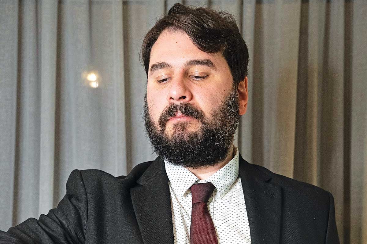 Πάρις Ρούπος: Κακός κωμικός και ασεβής εθνομηδενιστής