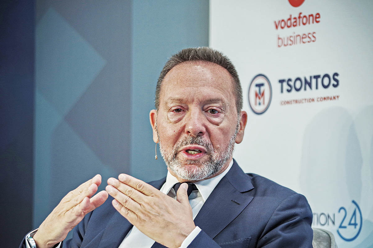 Ο Στουρνάρας απειλεί με χρεοκοπία