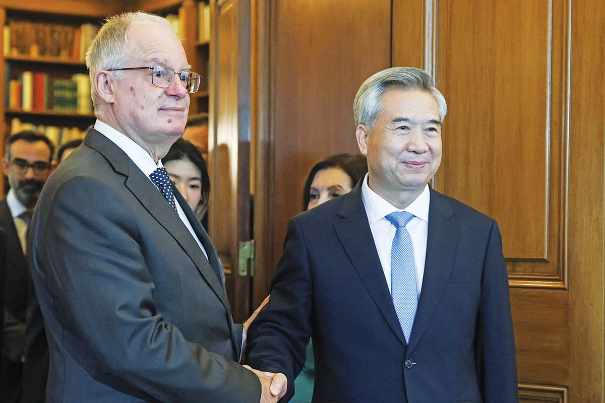 Αλ. Τάρκας: Αδιέξοδο Μητσοτάκη ενώπιον ΗΠΑ και Κίνας