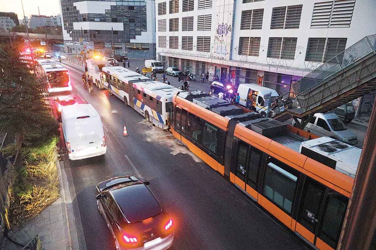 Οδηγός τραμ: Μαύρισαν όλα ξαφνικά
