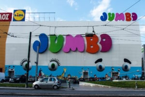 Επίθεση με εμπρηστικό μηχανισμό στο Jumbo του Κολωνού