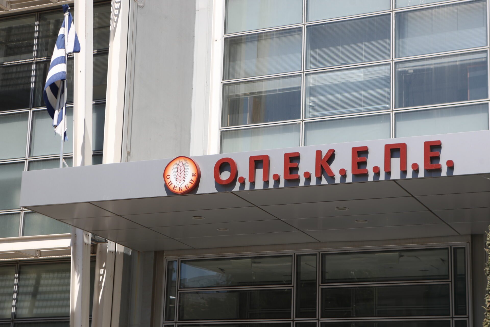 Σκάνδαλο ΟΠΕΚΕΠΕ: «Είμαστε φτωχολογιά, μπλέξανε το παιδί μου άδικα» δήλωσε η μητέρα του φερόμενου ως εγκεφάλου του κυκλώματος