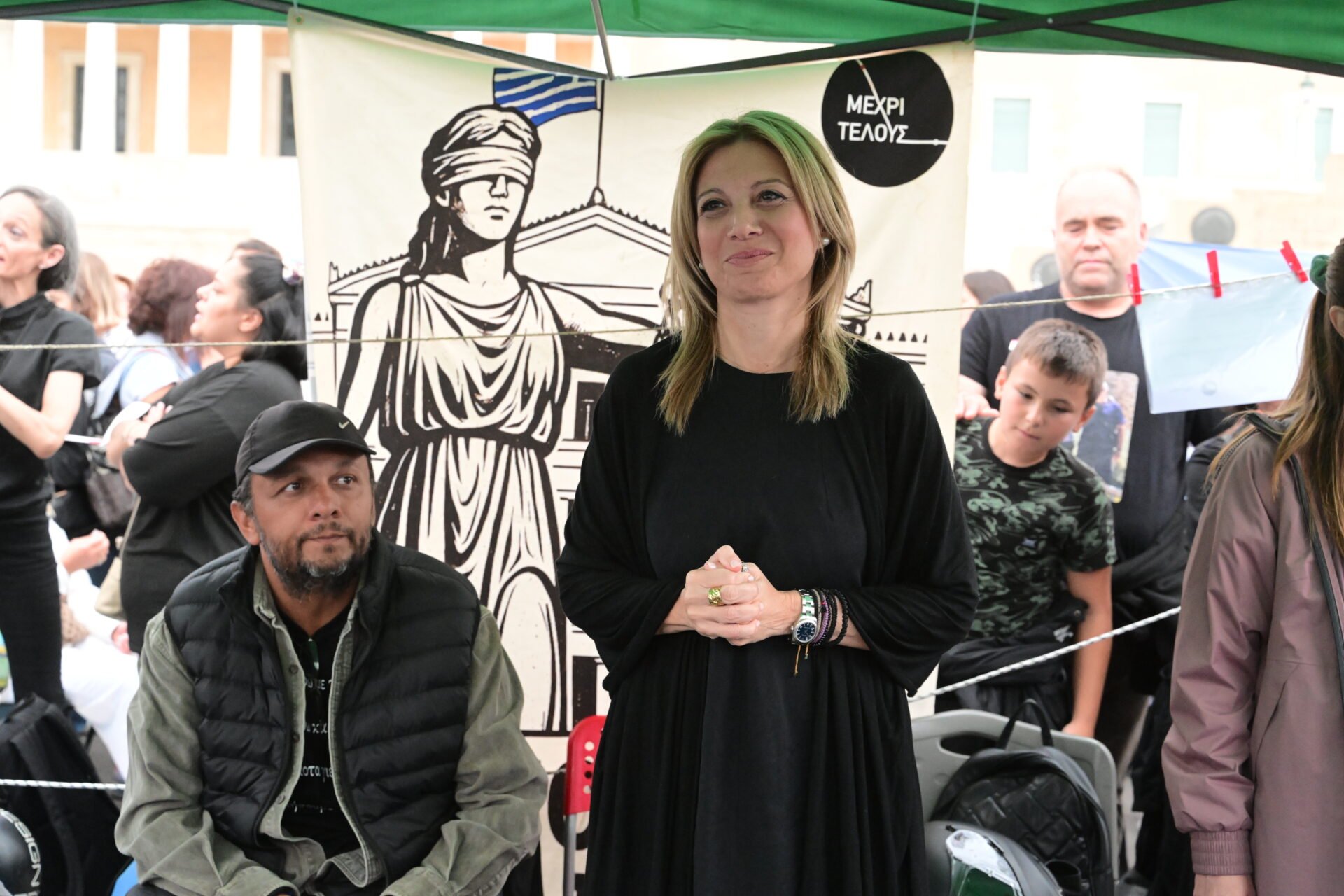 Αφιέρωμα Politico για Τέμπη: Καταπέλτης ο διεθνής τύπος για χειρισμούς Μητσοτάκη – Θαυμασμός για την Μαρία Καρυστιανού