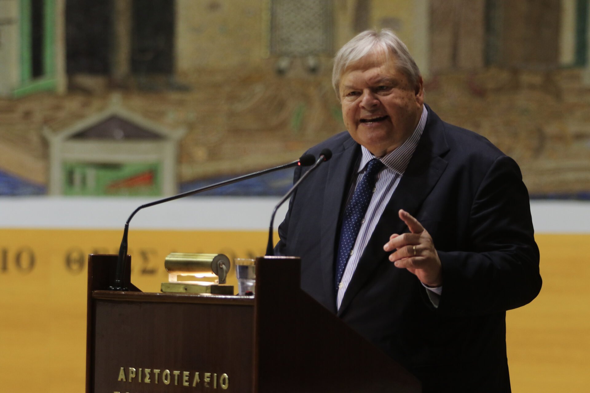 Και ο Βενιζέλος κατά Μητσοτάκη: Η χώρα είναι μη κυβερνήσιμη