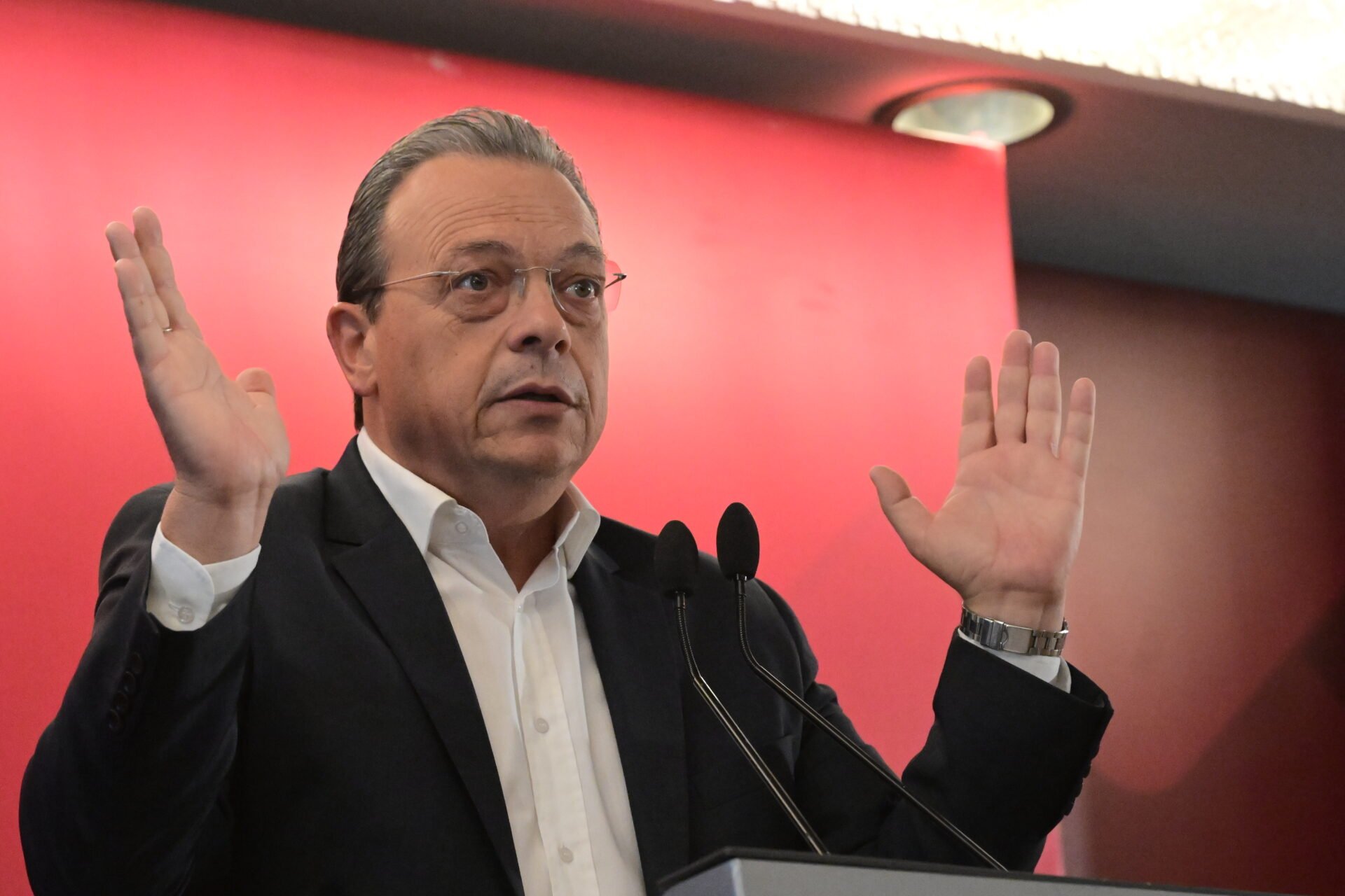 Ουδέν σχόλιο η πρώτη αντίδραση Φάμελλου για την παραίτηση Τσίπρα